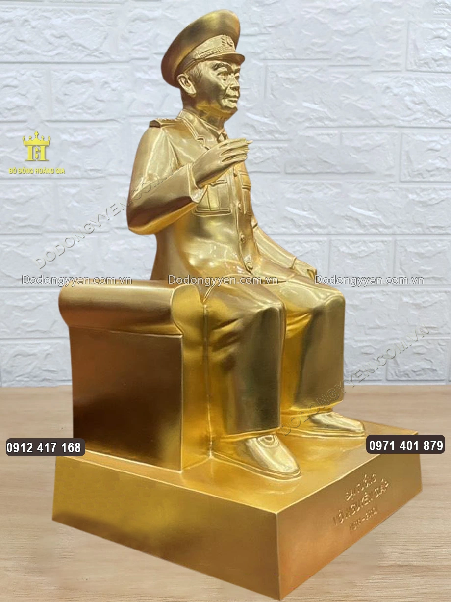 To&agrave;n bộ bề mặt được d&aacute;t v&agrave;ng 24K sang trọng